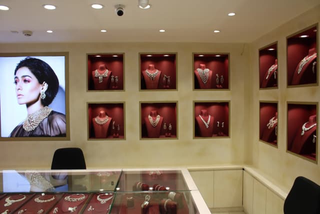 PCJ Jewellers franchise store interior 2